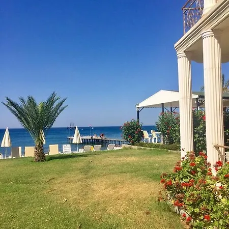 Nazan Sitezi на берегу Villa *